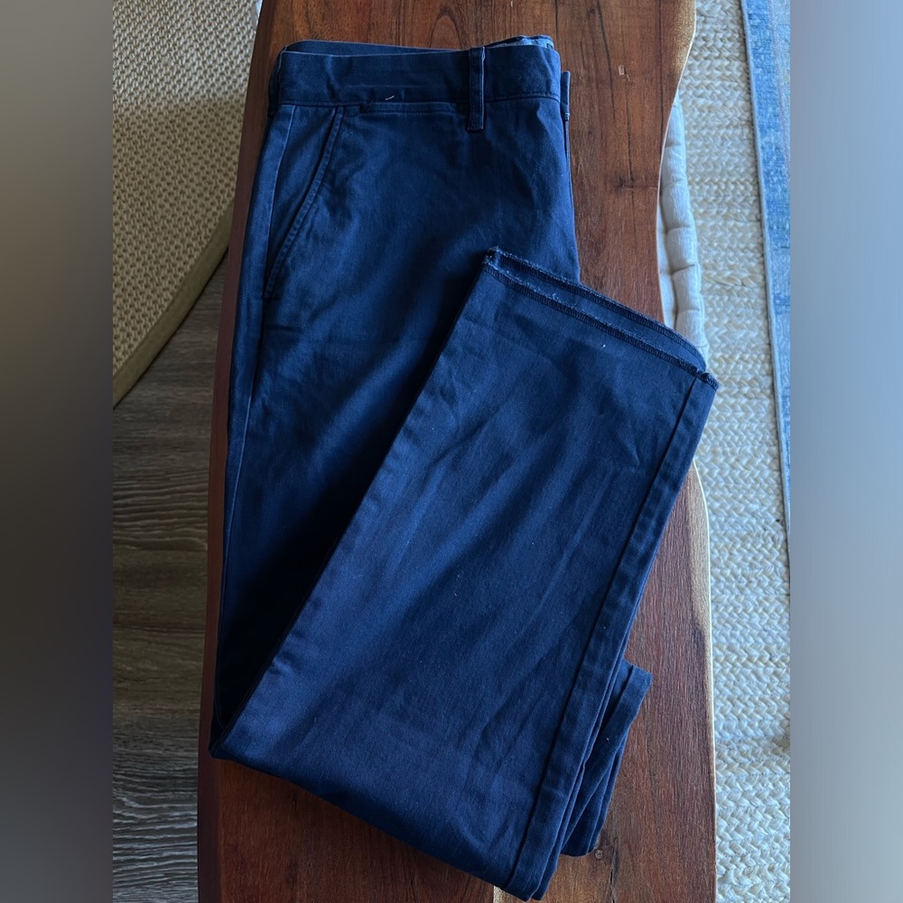 J CREW men’s chino khaki pant in navy. 770 straight.